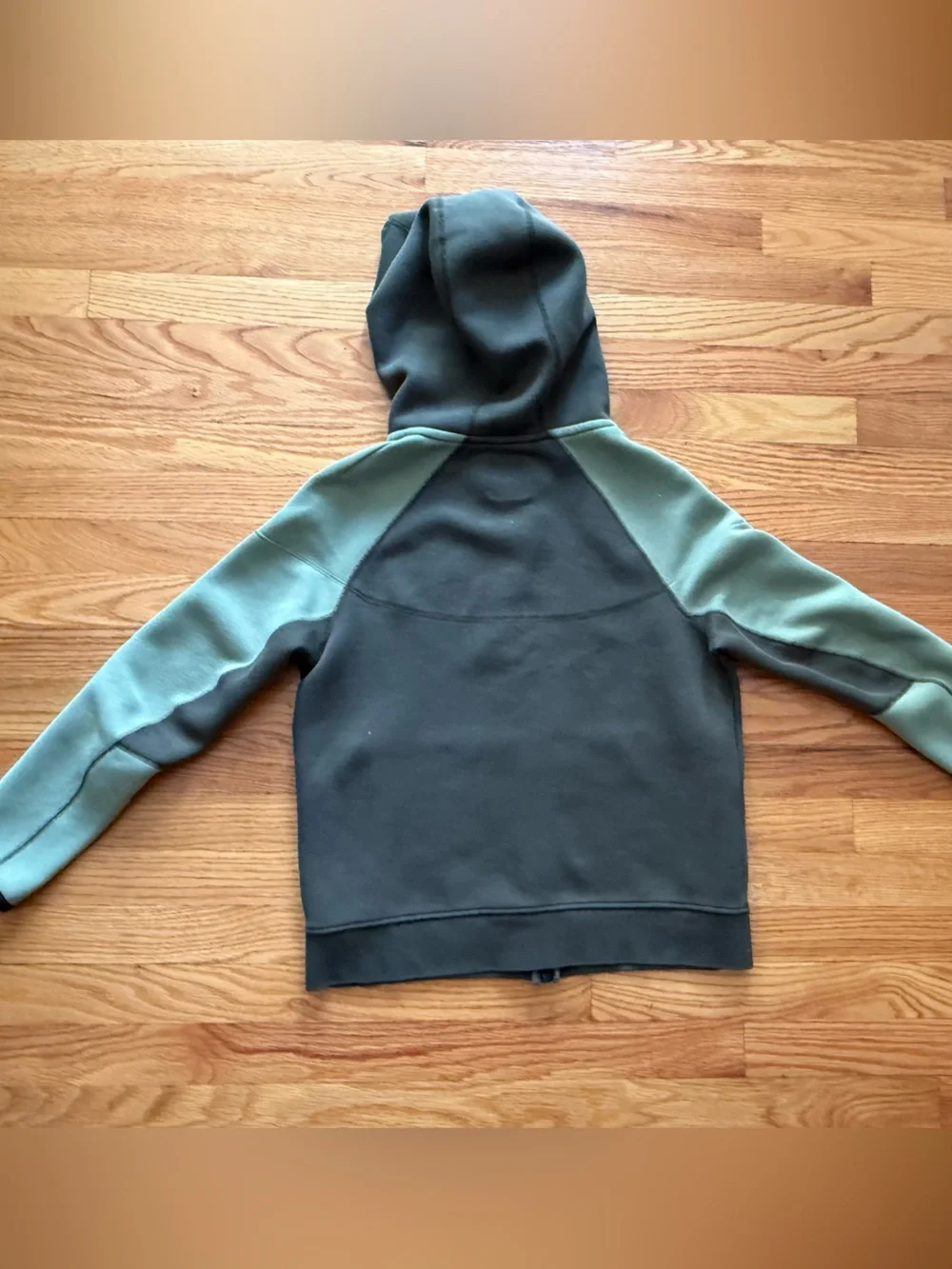 Nike Sportswear Tech Fleece Full-Zip Hoodie in Olive and green, Kids size XL